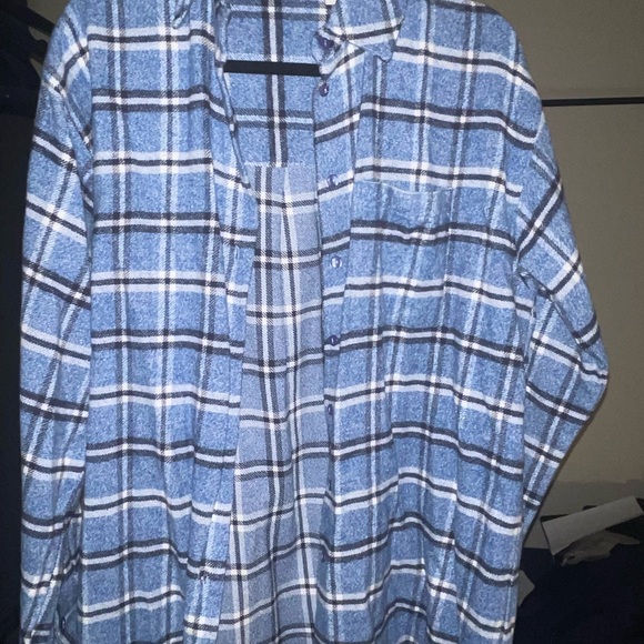 Oversized shacket with dip hem pocket in navy and blue check. - Picture 5 of 6